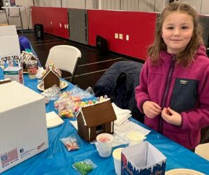 Gingerbread-House-Decorating (4)