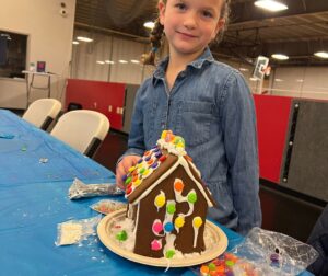 Gingerbread-House-Decorating (5)