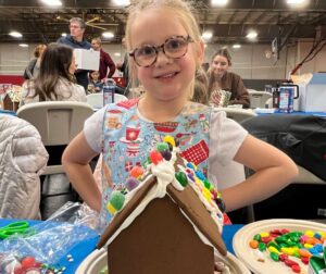 Gingerbread-House-Decorating (6)